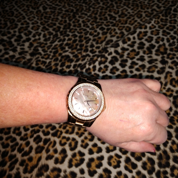 Michael Kors Abalone faced Watch - Picture 4 of 8
